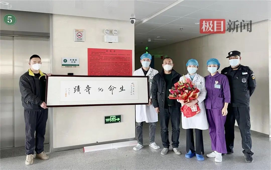 37天不离不弃，这群医护帮助六旬老人成功脱离呼吸机