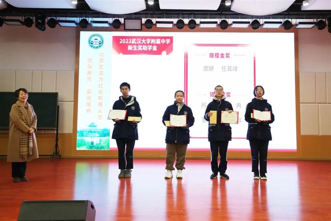 5000元、4000元……武汉一高中给学生发红包?