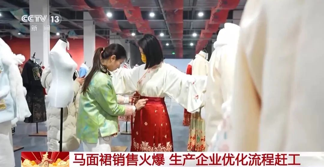 爆单！“新春战袍”卖爆了！商家：还欠3万件没发货…
