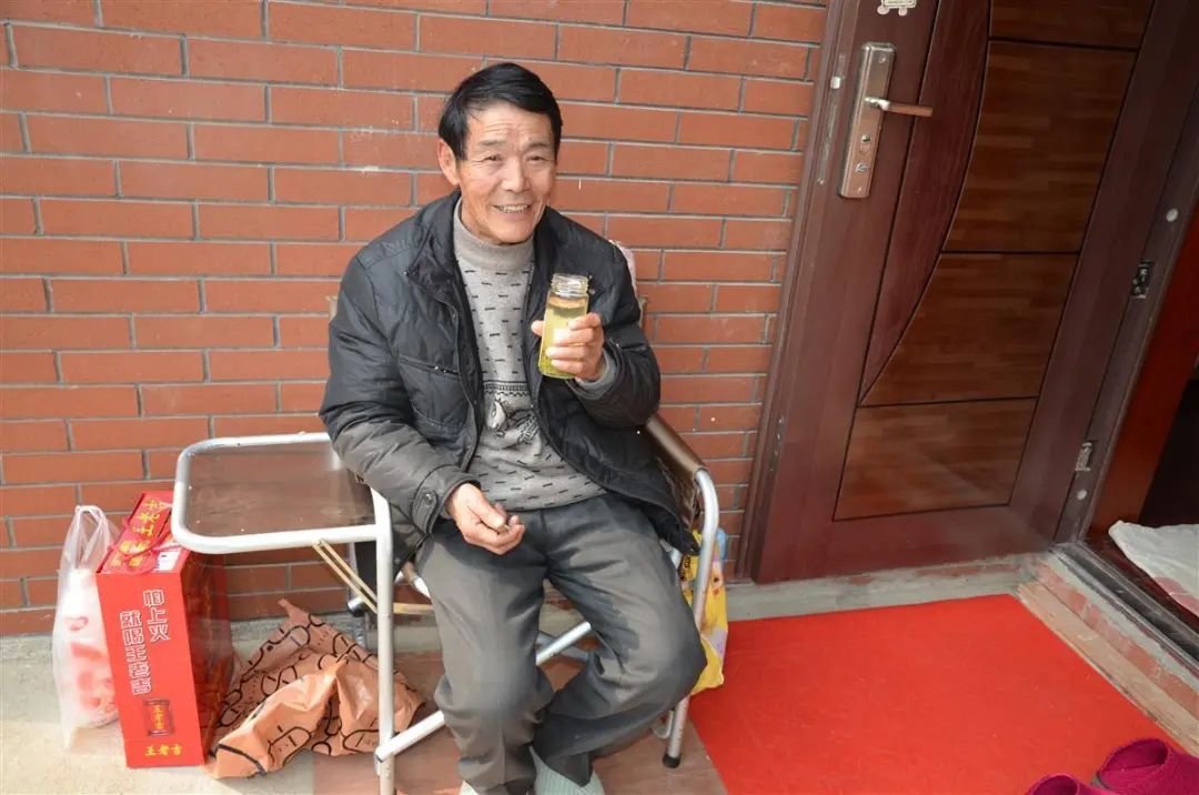 八旬老人去世捐献遗体将助人重见光明，兑现与妻子十五年前的约定 ...
