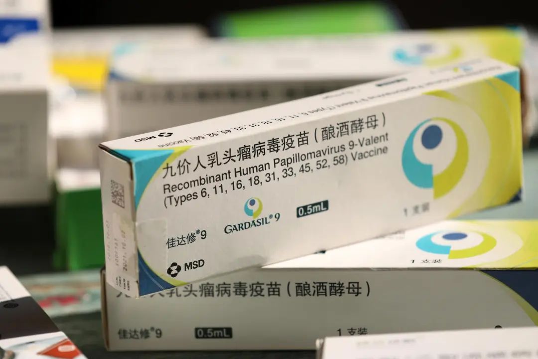 打HPV疫苗3年后女子患宫颈癌，医生：目前没有100%预防HPV的疫苗 ... ...