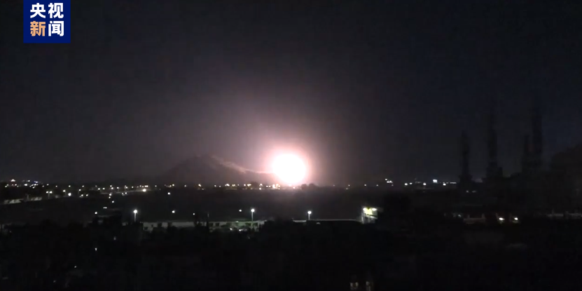 美英密集空袭！“至少四次巨大爆炸声”