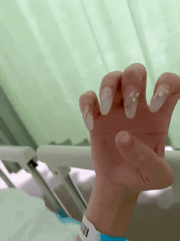 “指甲”被医生撬掉两个！女子在病床上发文：这事少做，耽误救命 ... ...