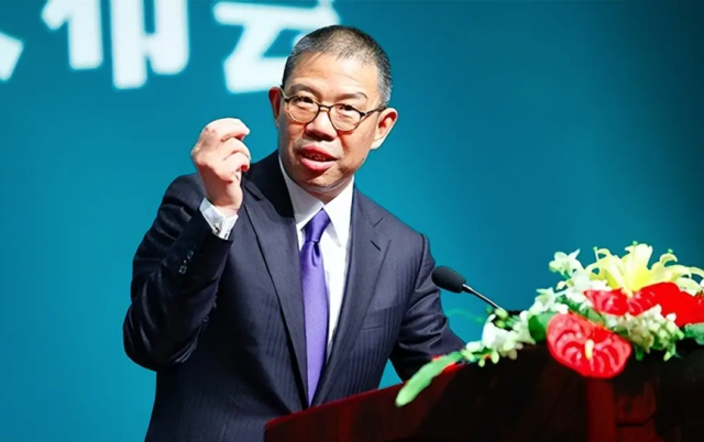 儿子入美籍被曝后，农夫山泉创始人钟睒睒，两大财路被断，首富王座恐不保 ... ...