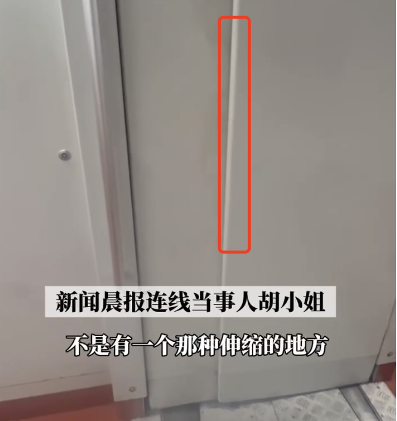女子早高峰挤地铁平板被压裂，网友：这个位置不安全，少站！ ... ...