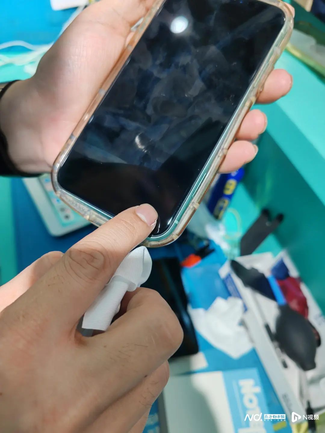 几千块买的手机变“砖头”！记者暗访发现……