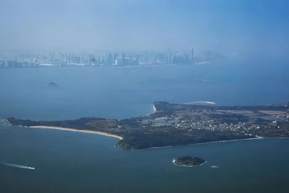 24小时内，解放军大批军机升空，3路逼近台海，台当局终于服软 ... ...