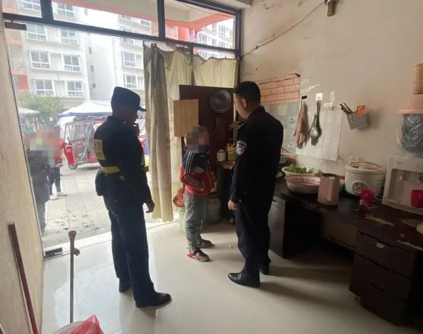 11岁男孩举报父亲私藏枪支，警方：采取刑事强制措施