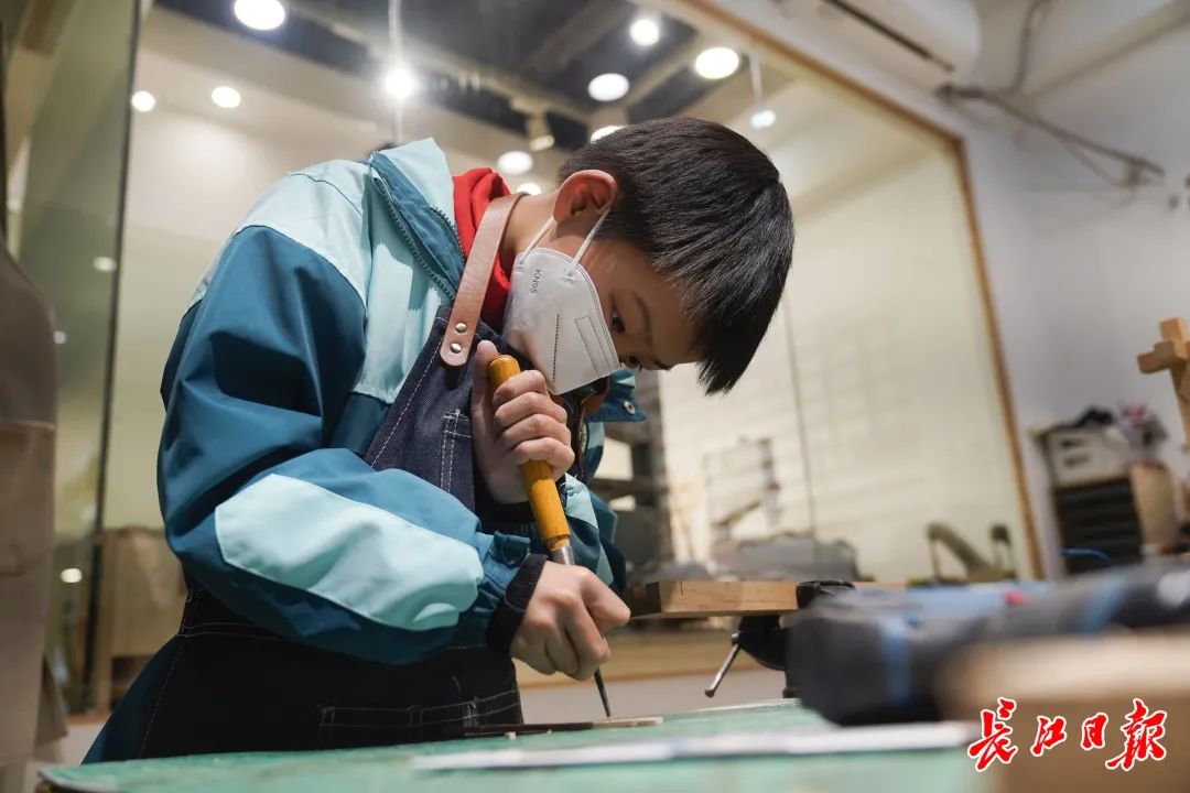 武汉小学生自己打家具，网友：上链接，想买