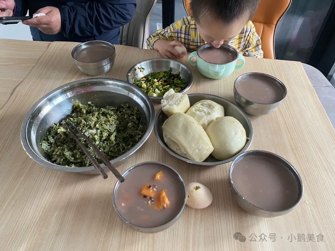 河南一家四口的早餐，朋友圈火了，网友：啥玩意真寒酸，猪都不吃！ ...