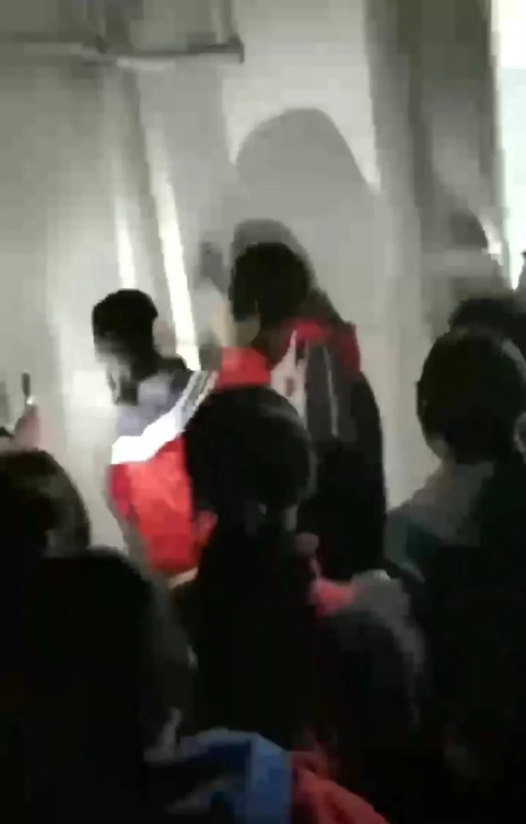 湖南吉首初一女生遭多人霸凌致伤，当地派出所：已立案调查 ... ...