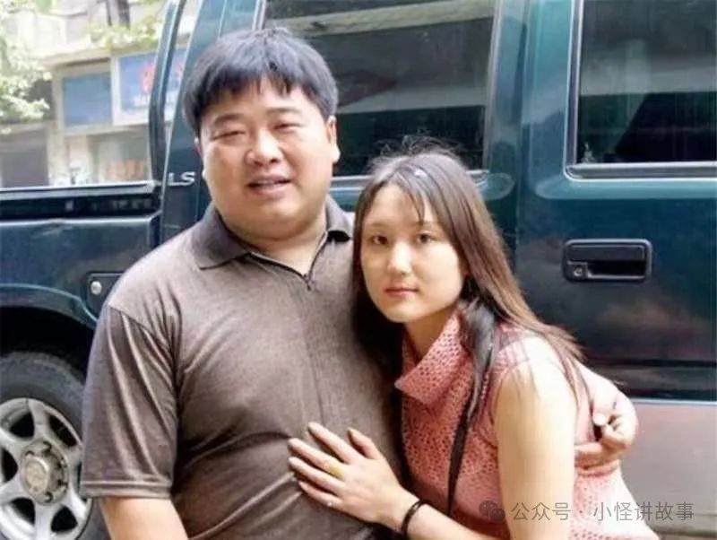 富豪唐毅:7岁失去双腿,38岁逆袭成亿万富翁,娶1米7的美女秘书