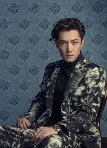 娱乐圈热点：明星八卦大揭秘，王一博热搜互动，胡歌白发话题引关注！ ... ...