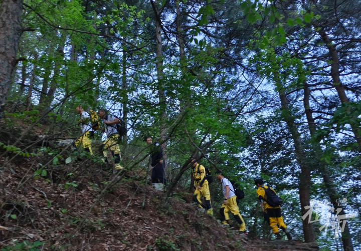 4月24日，有网友发帖称，自己妻子与朋友前往杭州市临安区清凉峰爬山归途中迷路失联。25日上午，记者与当事人核实了解到，他的妻子已在今早被找到，精神和身体状况正常。该网友此前发布的寻人启事称，他的妻子于4月23 ...