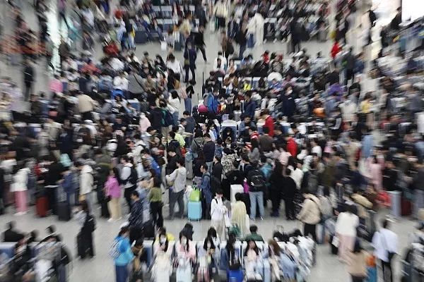 “五一”有多火？昨天，超3亿人跨区域流动，上海外滩来了57万人 ... ...