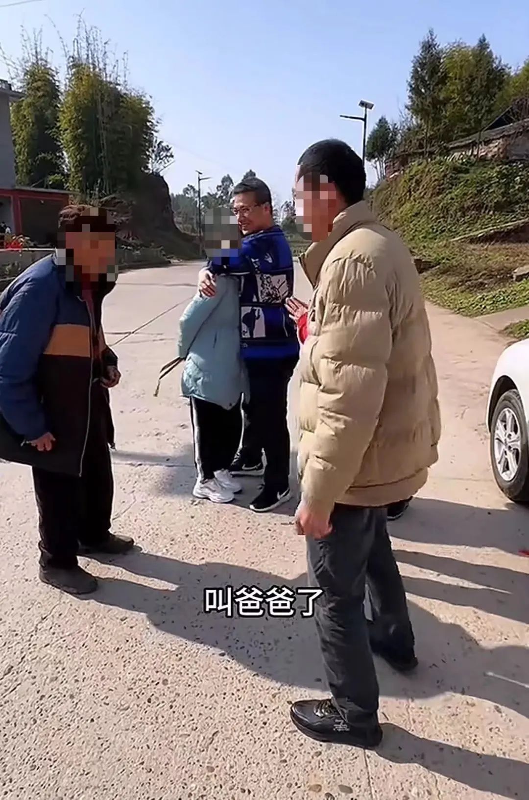 要求学生亲手砸毁玩具？一“家庭教育专家”惹争议！