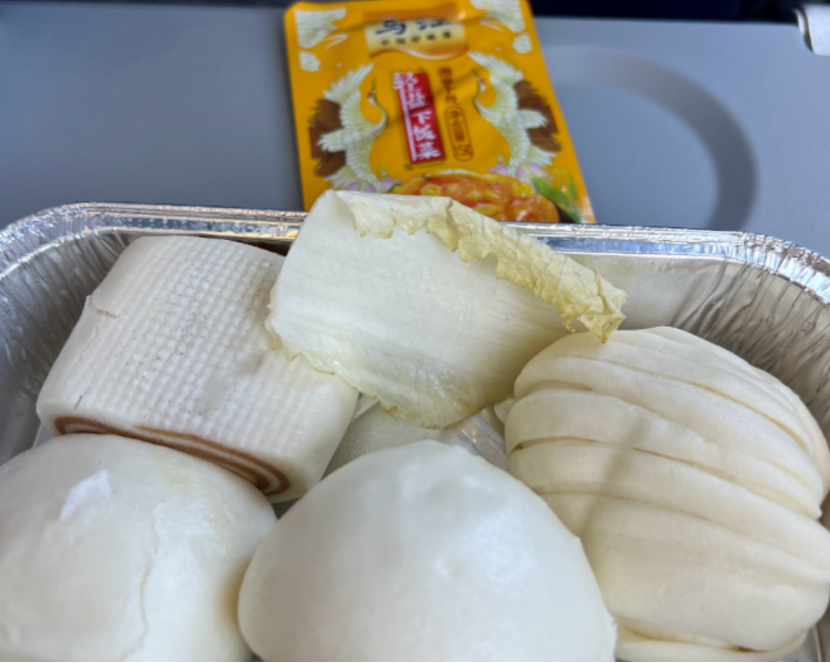 年入4000亿，吃馒头榨菜！最“抠”巨头，为何背刺国人？