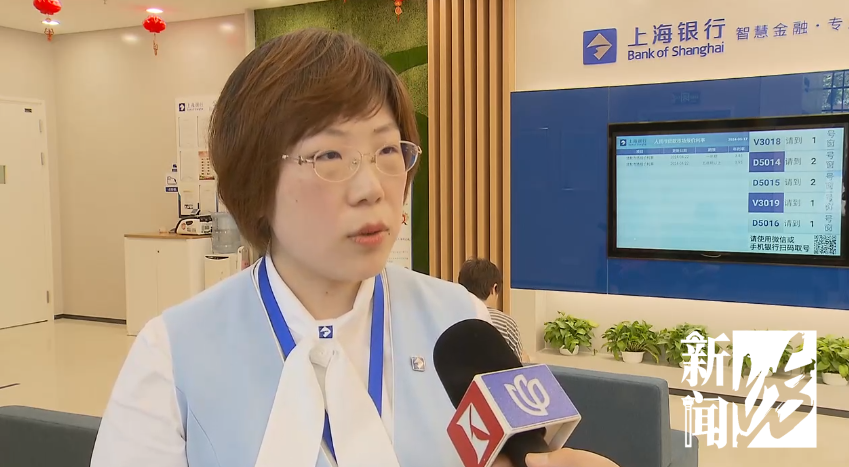 好时机到了？上海阿婆心心念念要"捡漏"，警察来了... ... ... ...