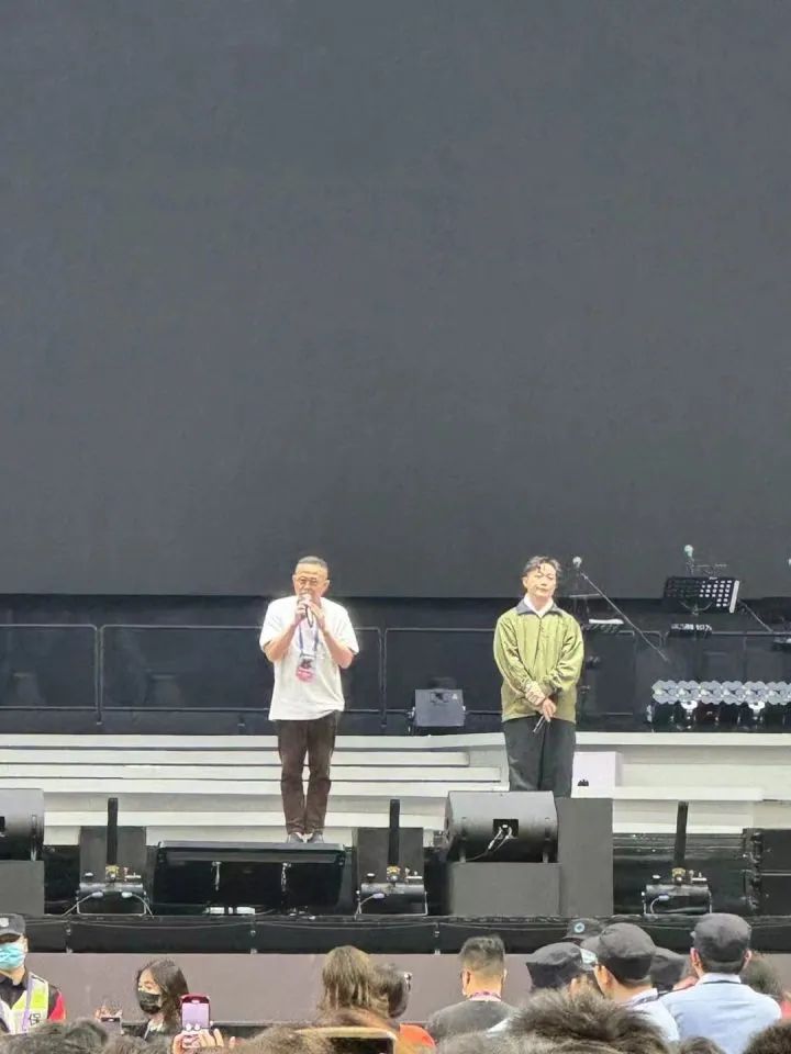 突发！陈奕迅含泪鞠躬道歉