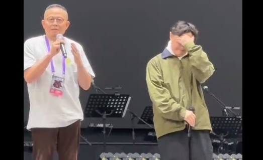 突发状况，当红歌手无奈离场，含泪道歉！4月以来已连唱16场……各地演唱会经济火爆 .. ...