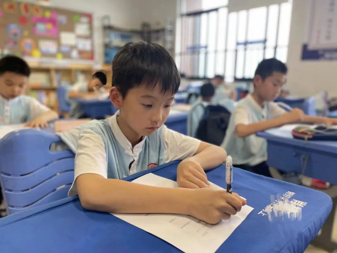 上海女童被当众“扒裤羞辱”事件：我终于明白有的人为什么一生不幸 ... ...