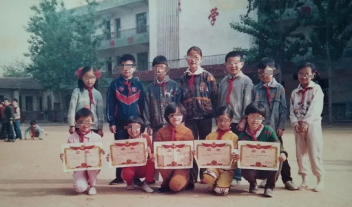 湖北687分女状元，被父亲偷改志愿错失北大，后续一幕把我看惊了... ... ...