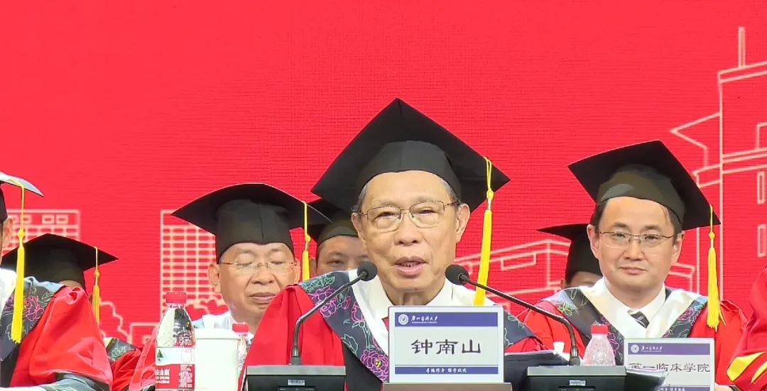 钟南山回应“腿脚不便”：“没有什么大事”