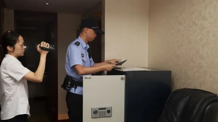 男子欠下330万，被强制腾房！车库一幕惊呆众人