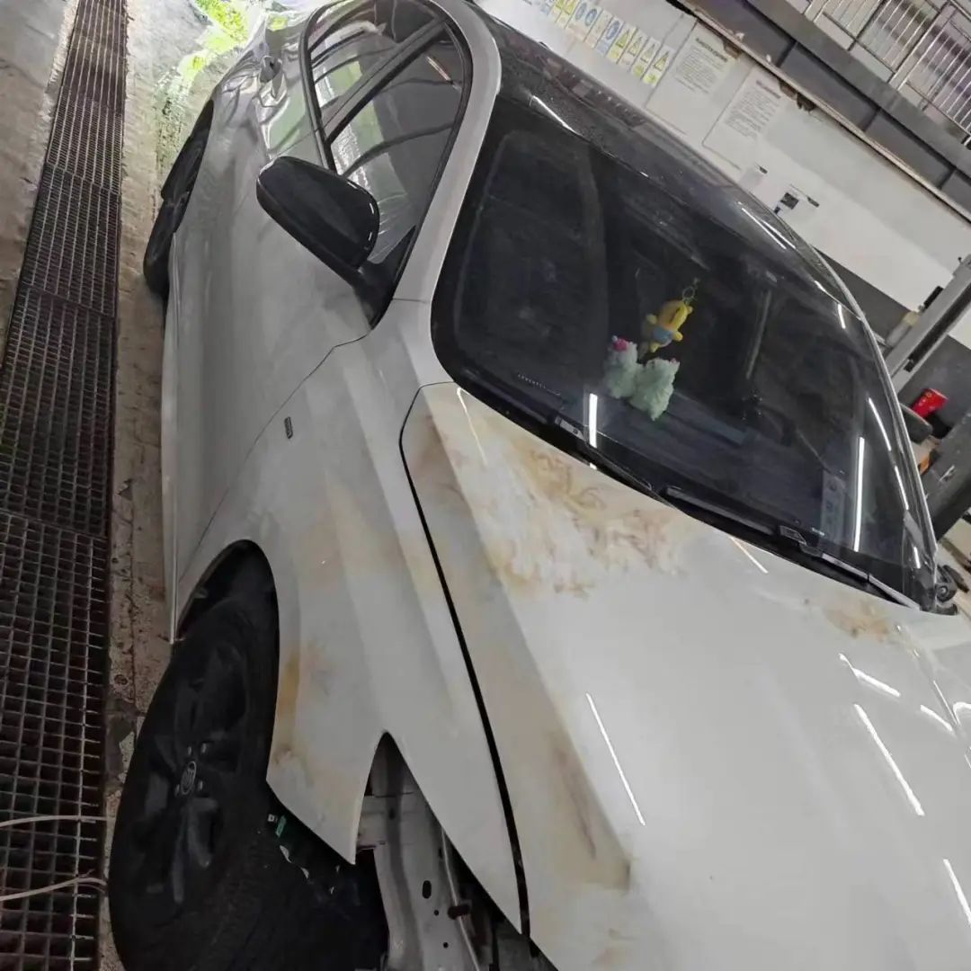 车辆送4S店维修却起火烧坏了？车主要换新车被拒，记者介入后…… ... ...
