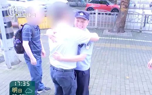 近日，上海多个社区群都在转发同一条消息！民警出手！结局亮了→ ... ...