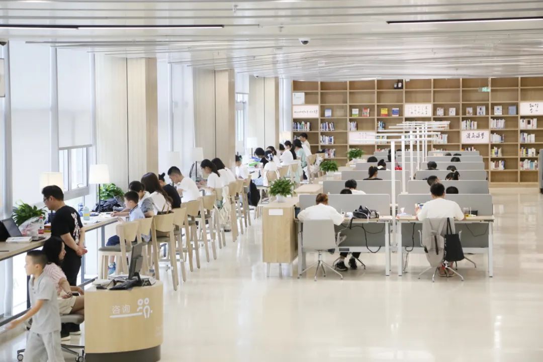 “一大早去抢位置！”杭州多地排长队：最近太火了！有人凌晨1点才离开 ... ...