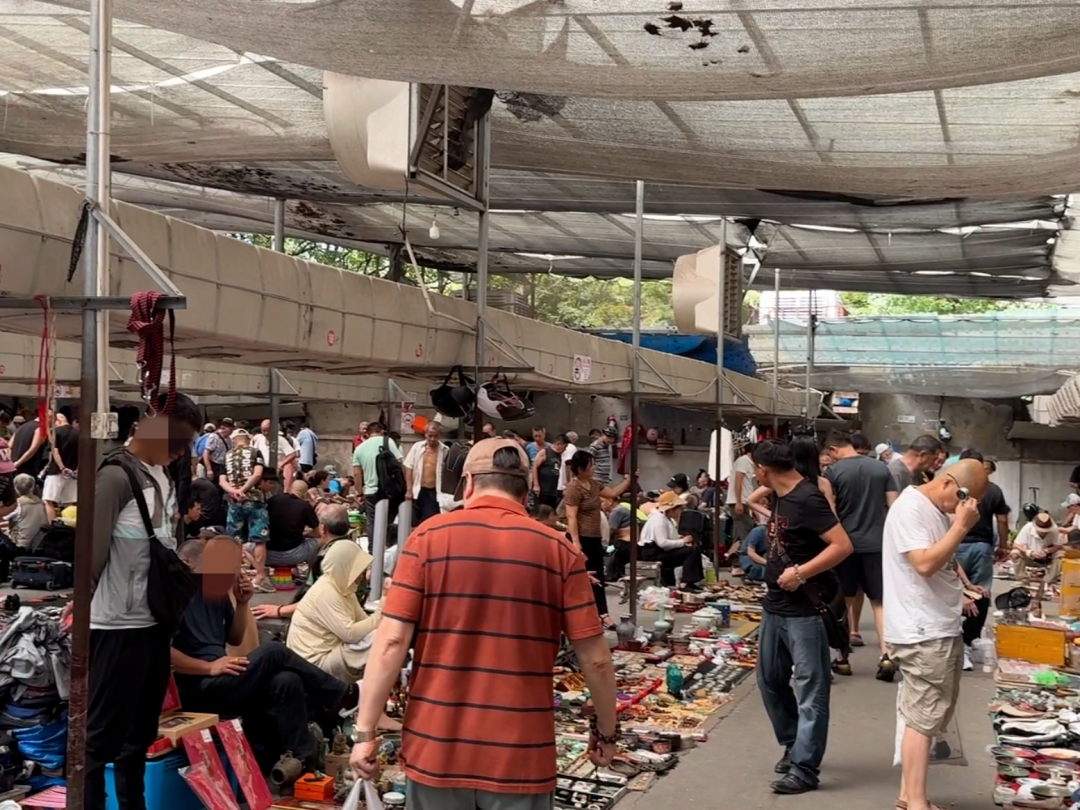 魔都“潘家园”重现？记者实地探访上海古玩夜市：凌晨交易扰民，疏堵能否结合 ... ... ...