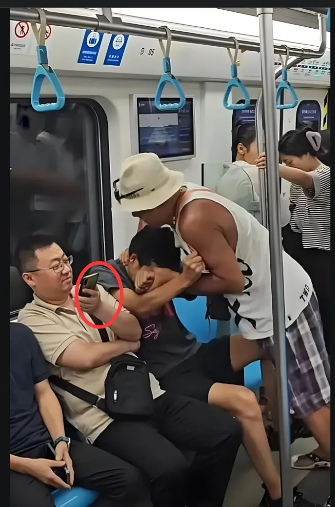 青岛大爷地铁打人事件大反转！