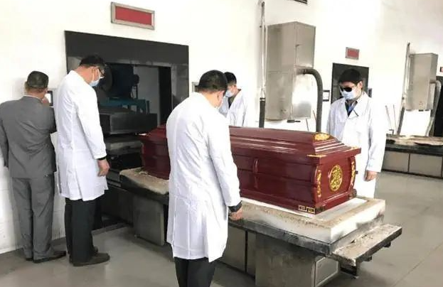 “起死回生”？四川13岁男孩尸体刚要火化，男孩突然发声：“我好饿呀！” ... ...