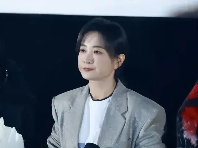 继贾玲之后，48岁舒淇也导演电影了，扎马尾现场指挥太有气场 ... ... ... ...