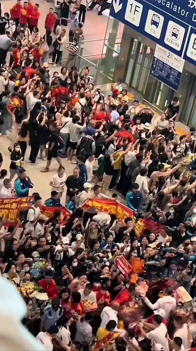 一大早，太疯狂了！他们多次发声