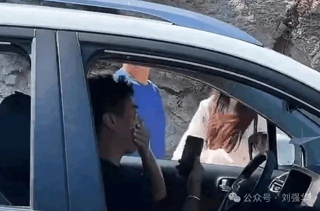 青岛打人路虎女身份曝光，被打者是退伍军人，不满处罚结果！ ... ... ...