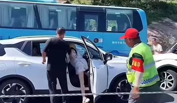 青岛打人“路虎女”身份确认，这一次我们为何如此愤怒？