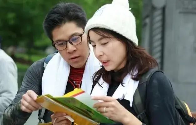44岁汤唯8岁女儿曝光，网友羡慕哭了：这样的童年，谁不想要 ... ...