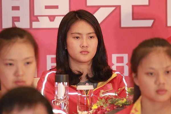 冲上热搜！知名运动员与知名男星恋情曝光？当事人回应↗