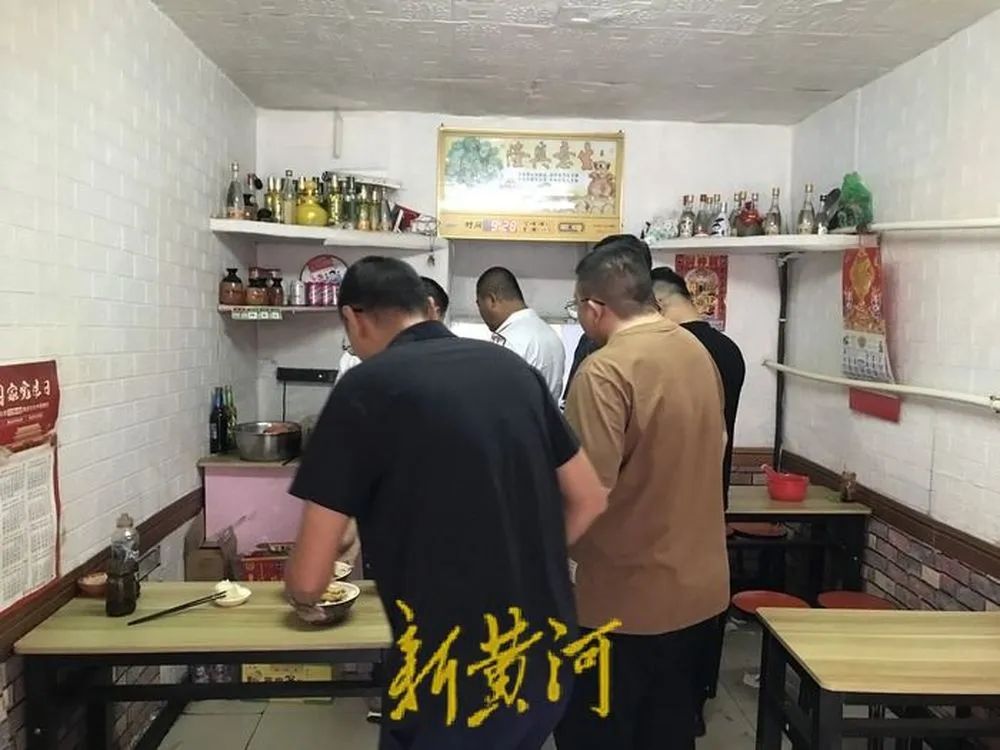 山西“阴阳价”刀削面馆店主袒露心声：收错钱误会一场，没有“矿工特价” ... ...