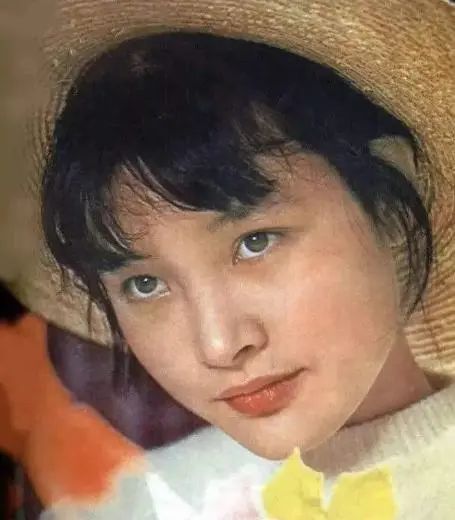 传奇天后突然自曝：留学时遭侵犯、被已婚男哄骗、自暴自弃闪婚闪离、二婚才找到真爱… ...