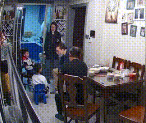 北京小学生被欺负，父亲替孩出气反被拘留10日：他到底错在哪？ ... ... ...