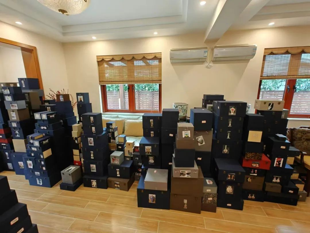 上海一阿姨豪掷900万收上千件“文物”，女儿回国后暗中送检，竟都是赝品…… ... ...
