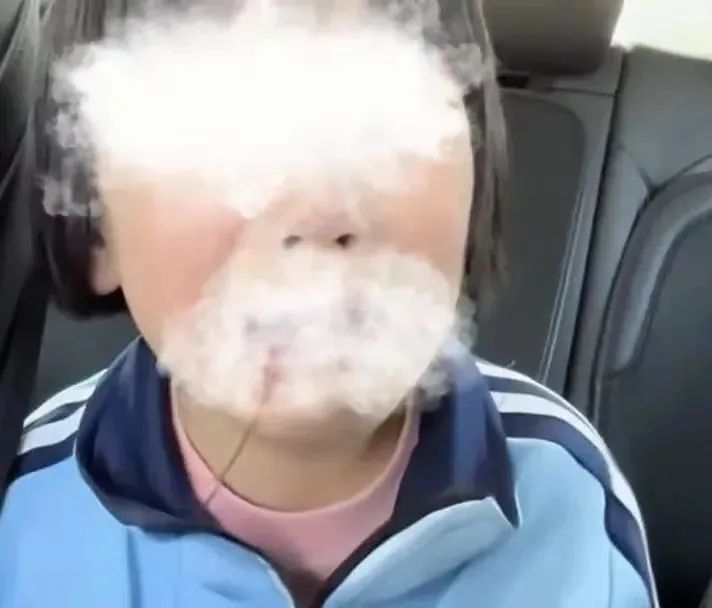 一年级女生被8名同学打得“满嘴是血”？父亲发声