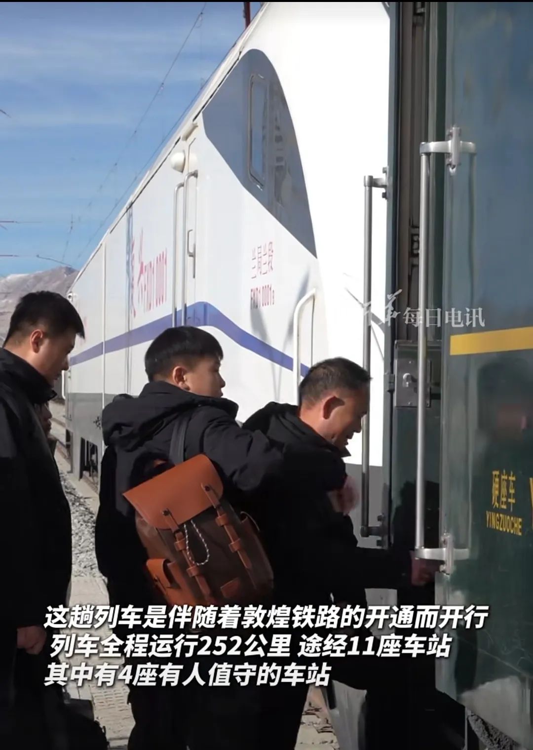 起猛了，这火车头怎么只拉一节车厢？网友：“小可爱”，很可爱！ ...