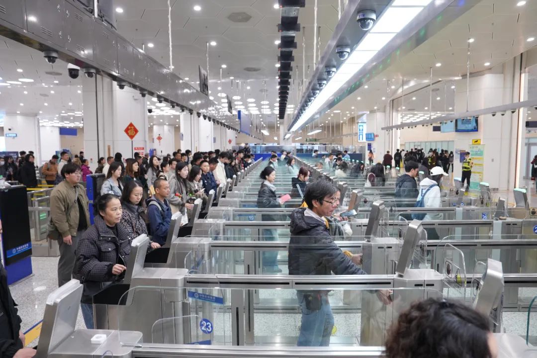 实施1年，出入境超2380万人次