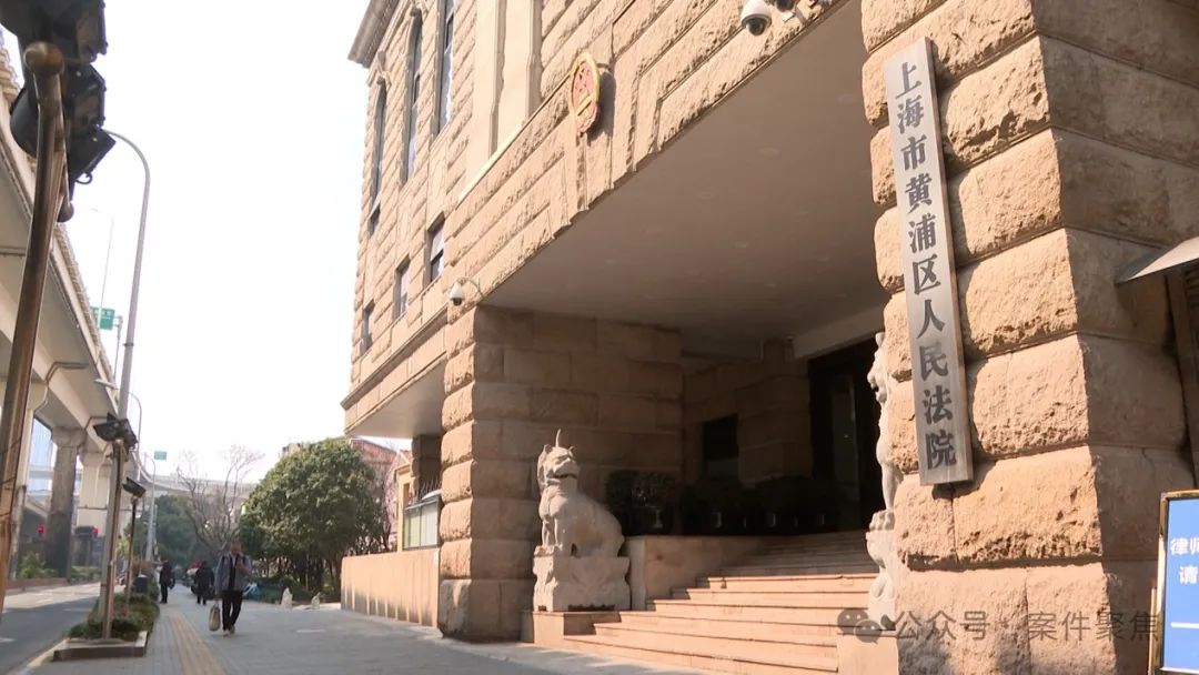 婚礼大屏幕惊现他人不雅照，现场600人播了近半分钟，夫妻俩忍无可忍… ... ...