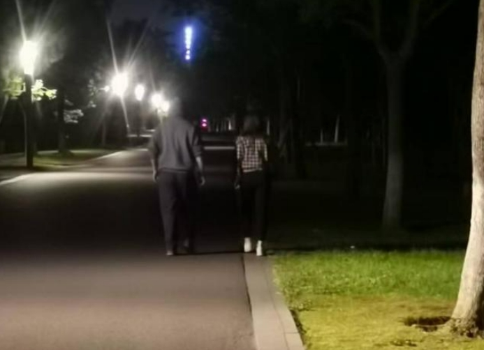 58岁已婚教授邂逅女护士致其怀孕，拎400万分手，竟被加价到千万 ... ... ...