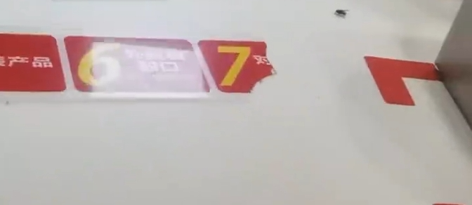 华莱士后厨蟑螂乱爬，店长称业绩更重要，市场监管部门回应 ... ... ... ...